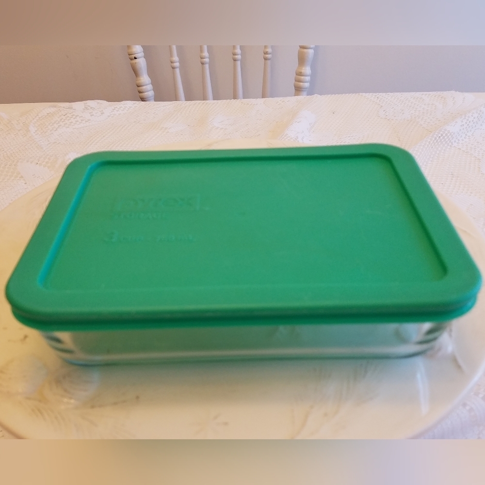 Pyrex Storage 7210 3 Cup 750 ml Rectangular Glass with 7219 PC Green Lid